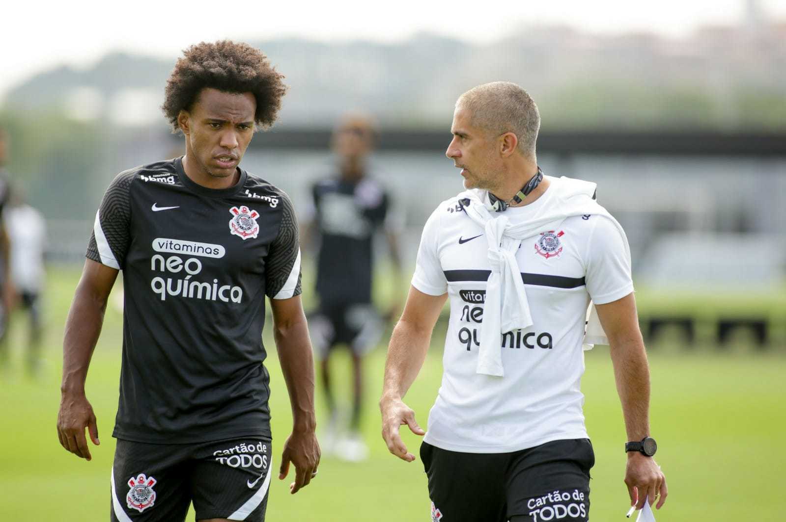 Após ser barrado pela Anvisa, Willian poderá voltar aos treinos na quarta-feira