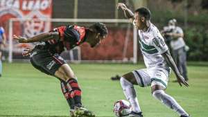 Vitória 0 x 0 Coritiba - Leão segura o líder, mas chega a dez rodadas na degola