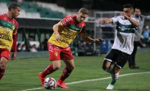 Série B: Goleada para o Coritiba preocupa treinador do Brusque