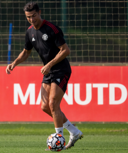Cristiano Ronaldo faz 1° treino no Manchester United para a estreia de sábado