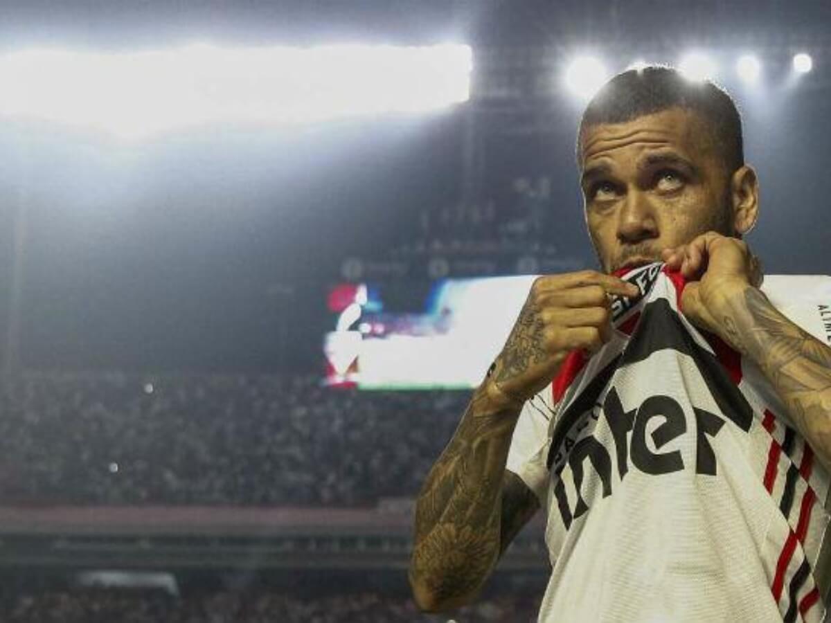 Vai doer no bolso! São Paulo poderá pagar a Daniel Alves mais do que R$ 11 milhões