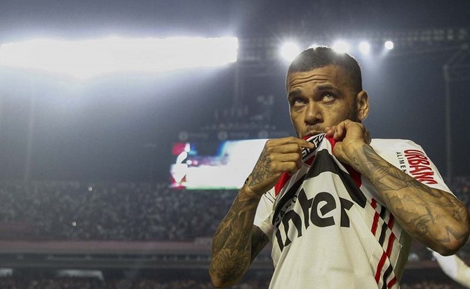 São Paulo anuncia a rescisão de contrato com o lateral-direito Daniel Alves