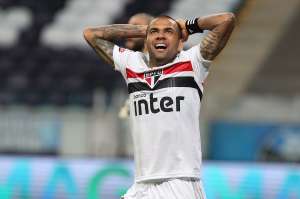 O que será do São Paulo sem Daniel Alves? Resposta vem contra o Fluminense neste domingo
