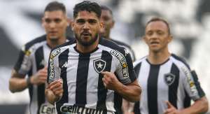 Série B: Daniel Borges festeja primeiro gol no Botafogo e explica boa fase do time: 'Mudamos de postura'