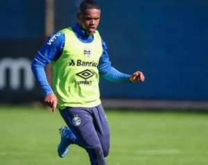 Douglas Costa surpreende em recuperação e Grêmio traça um retorno antecipado
