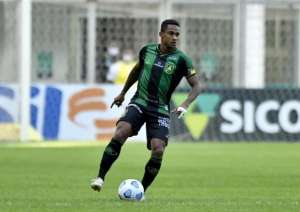 Lateral de time do Brasileirão revela que está com tumor ósseo