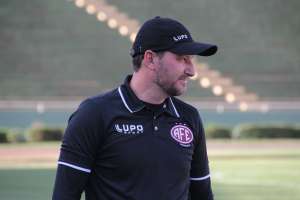 Série D: 'Temos que aproveitar posse de bola e chances criadas', alerta Elano, técnico da Ferroviária