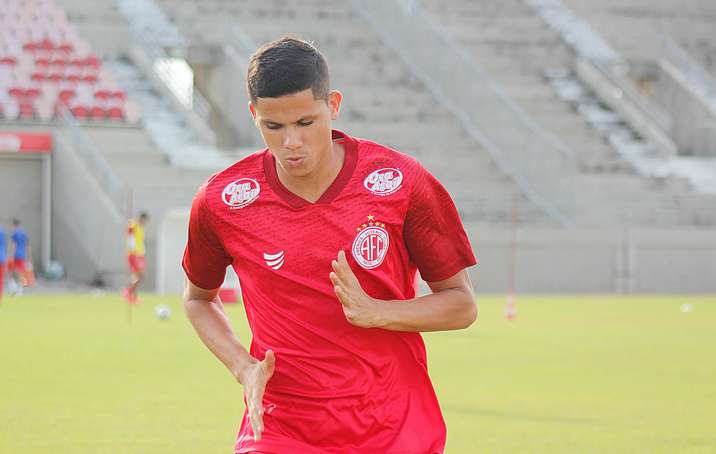 Série D: Meia do América-RN destaca força da torcida e alerta sobre vantagem: ‘Sem ilusão’
