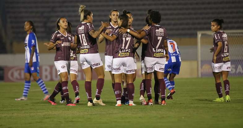 PAULISTA FEMININO: Com dois gols nos acréscimos, Ferroviária goleia Nacional e cola no G4