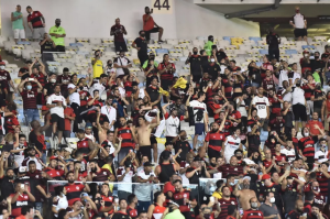 STJD denuncia Flamengo por cantos homofóbicos da torcida contra o Grêmio