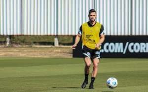 Corinthians treina com quarteto de reforços e sem Jô para clássico com Palmeiras
