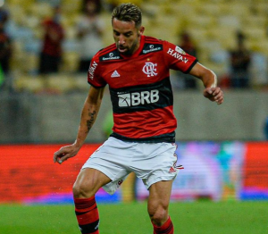 Lateral é absolvido pelo STJD e fica à disposição do Flamengo para semifinal da Copa do Brasil