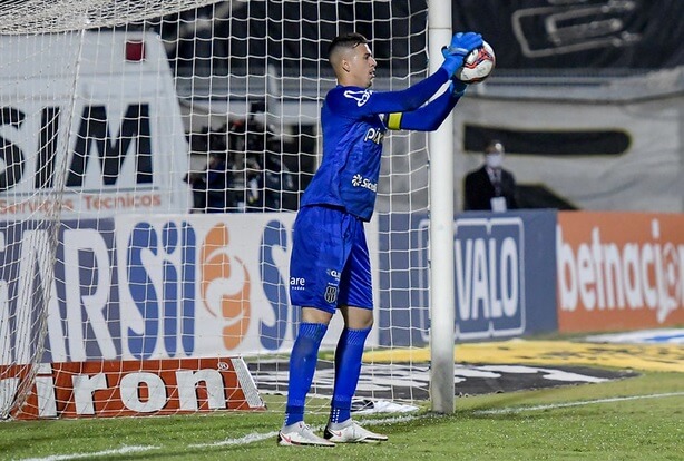 ivan goleiro ponte preta jogo