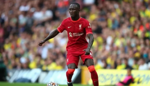 Meio-campista do Liverpool está preso na terra natal por conta de Golpe de Estado