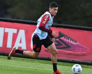 Ainda sem treinador, Athletico-PR tenta encerrar jejum no Brasileirão