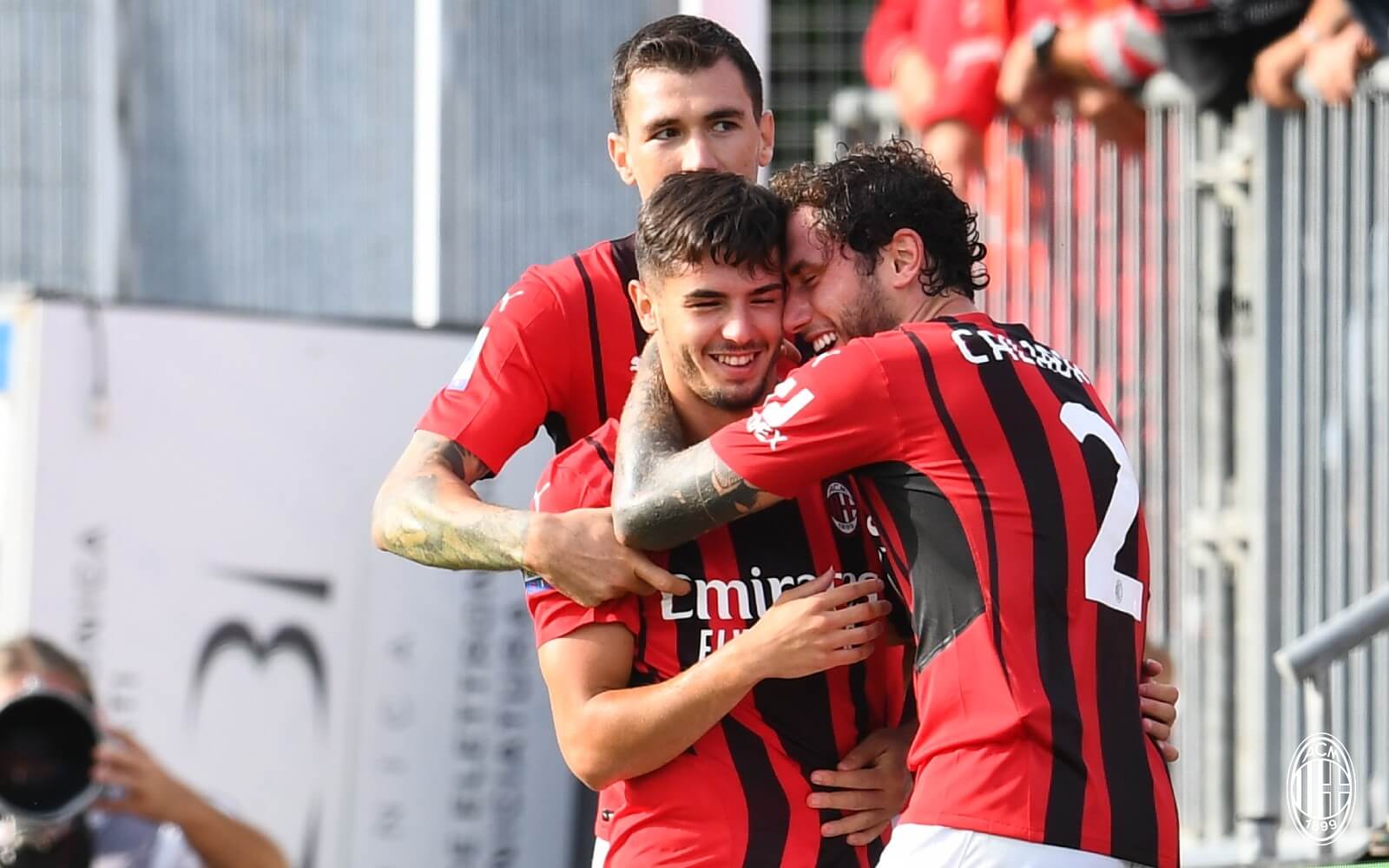 ITALIANO: Com 1º gol de Daniel Maldini, Milan vence Spezia e dorme na liderança do Italiano