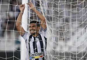 Série B: Meia do Botafogo prega respeito ao Vitória e evita falar em título