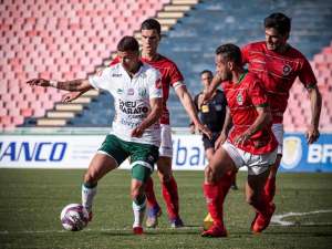 Contundido, irmão de ex-meia do Flamengo deixa clube da Série D