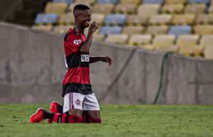 Cuiabá acerta empréstimo de meia do Flamengo