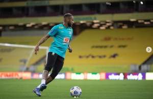 Neymar elogia muvuca feita por torcedores na recepção da Seleção em Recife