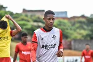 Acusado de calote pelo Vitória, Athletico-PR alega que jogador estava livre após rescisão