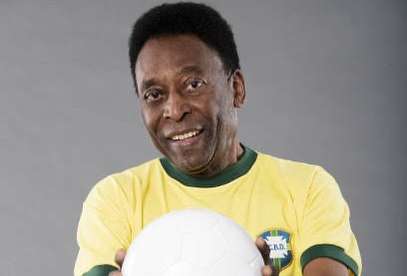 Na UTI, Pelé se recupera de ‘maneira satisfatória’ e conversa ‘ativamente’