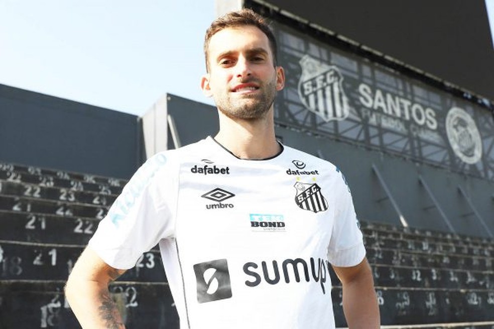 Léo Baptistão diz que Diniz pesou em decisão de acertar com o Santos