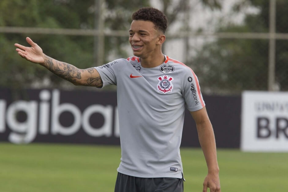 Além de ex-Botafogo, Juventude fecha com atacante do Corinthians