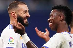 Após grande atuação, Vini Jr ganha elogios de jornais, técnico e companheiro de time