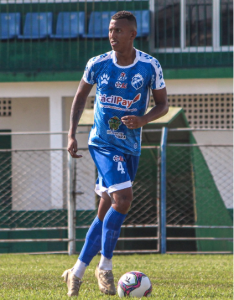 Série D: Zagueiro do Penarol-AM comemora classificação antecipada