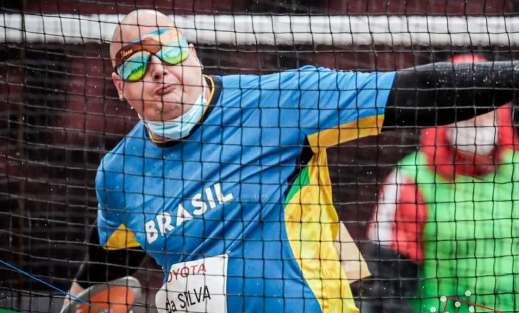 Alessandro Rodrigo bate recorde e garante o bi paralímpico no lançamento de disco