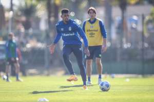 Grêmio negocia renovação de contrato com zagueiro