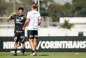 Volante do Corinthians lesiona o joelho e fica fora por até cinco semanas