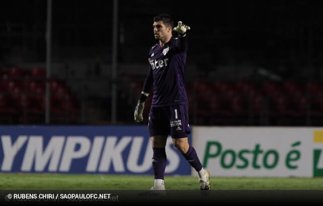 Dirigente do São Paulo se diz satisfeito com goleiro “frangueiro”