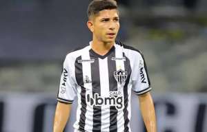 Fortaleza sonda Savarino para repor saída de Moisés