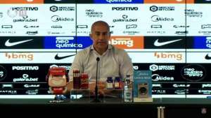 Sylvinho celebra desfecho positivo após estratégia questionada: 'Funcionou bem'