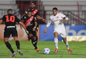 Atacante do Internacional machuca a coxa direita e está fora por três semanas