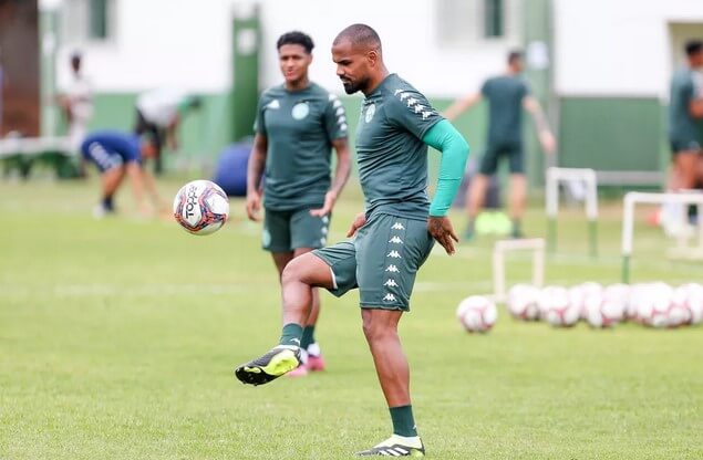 Série B: Thalles rechaça favoritismo do líder Coritiba e garante que Guarani vai buscar a vitória