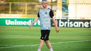 Ex-treinador do Corinthians é regularizado e vai estrear no Ceará