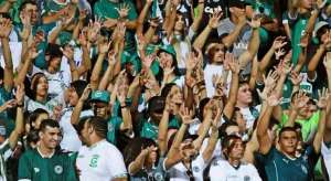 Três clubes conseguem liminar para jogarem com torcida na Série B