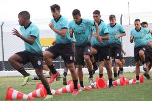 Com salários atrasados, jogadores de clube da Série D ameaçam fazer greve