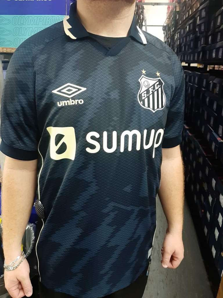 Vazam imagens do novo 3° uniforme do Santos