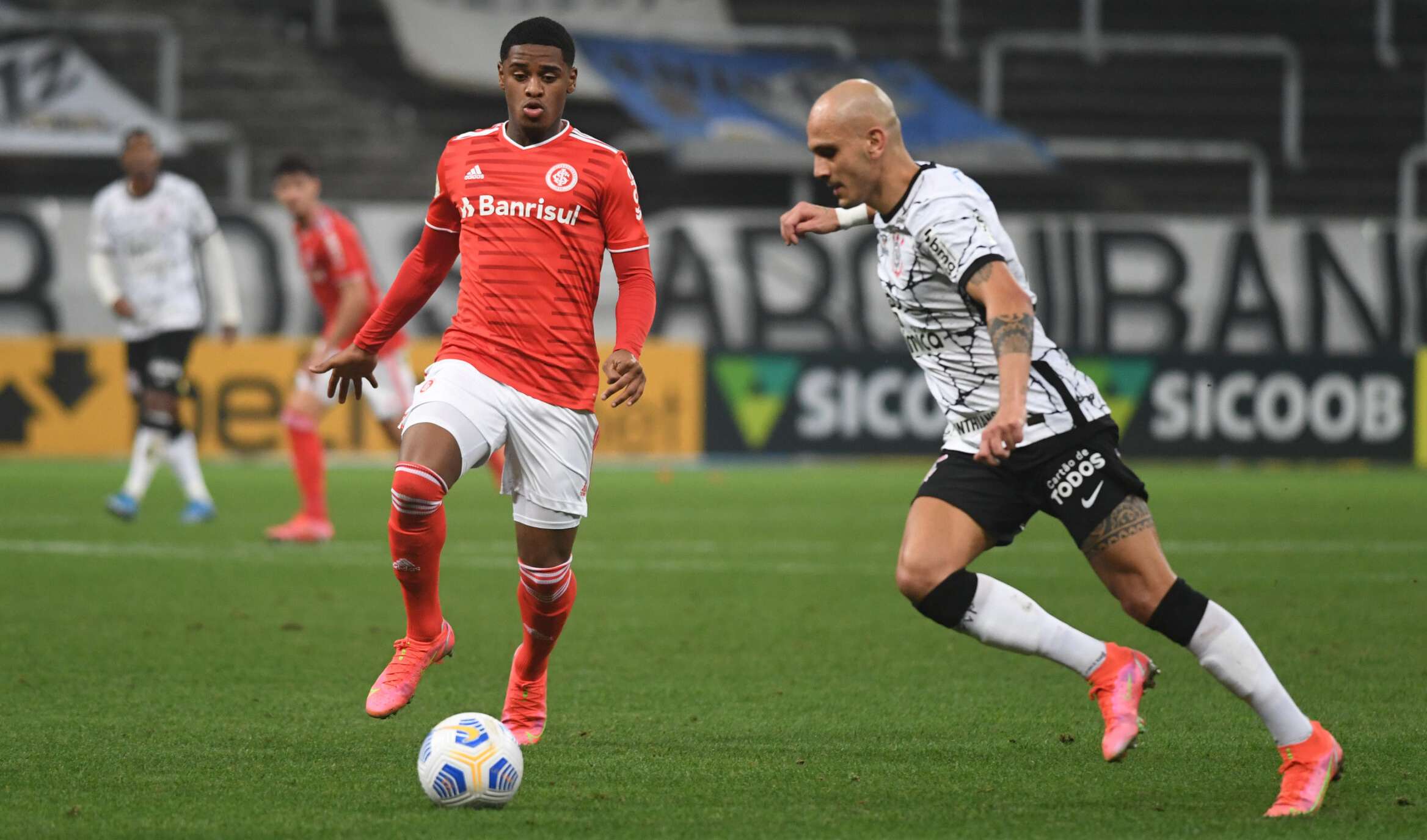 Internacional negocia ampliação de contrato com atacante vindo da base