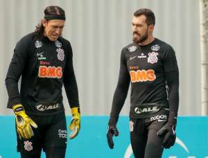 Goleiro do Corinthians assina pré-contrato com time do Brasileirão