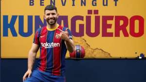 Espanhol: Agüero revela que recusou a camisa 10 do Barcelona: 'Seria desrespeito ao Messi'