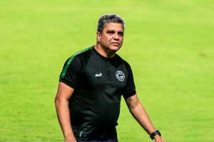 Lutando pelo acesso na reta final da Série B, Goiás anuncia saída de Marcelo Cabo