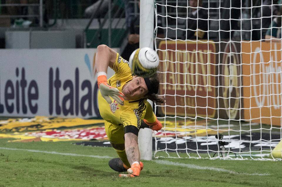 Cássio planeja jogar até 40 anos e escolhe quem foi o maior goleiro do Corinthians