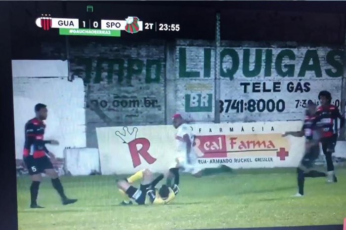 Jogador deixa estádio no ‘camburão’ após agressão a árbitro na Segundona Gaúcha. VÍDEO!