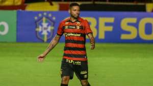 Atacante 'da noitada' pede para deixar o Sport