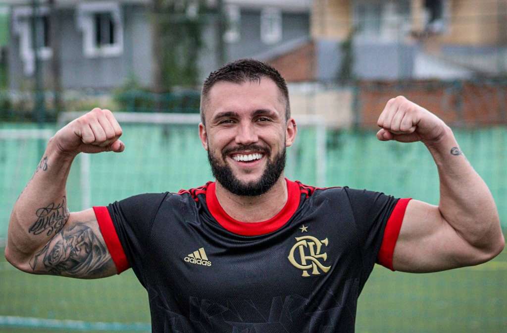 Ex-BBB marca gol em estreia pelo Flamengo